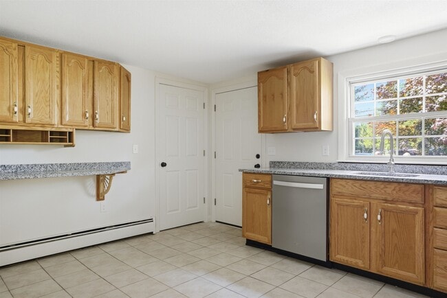 Photo - 289 Derry Rd Unit B