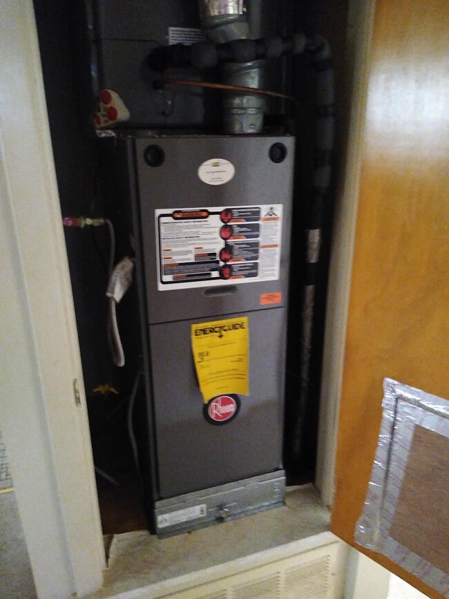 Photo - 907 Leonhard St