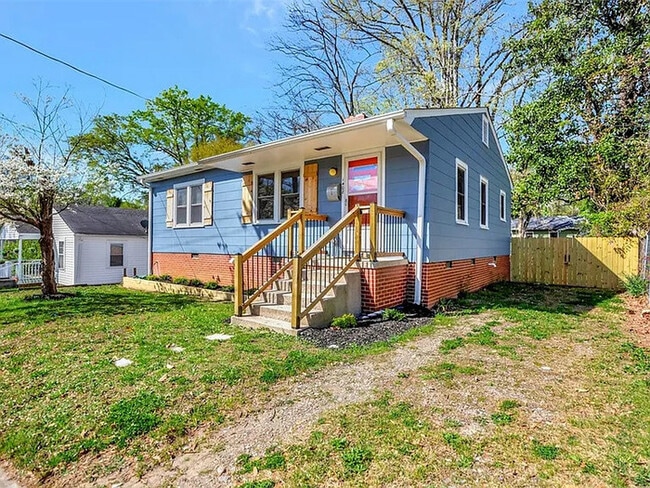 Building Photo - 3 Bedroom 1 Bathroom Rental