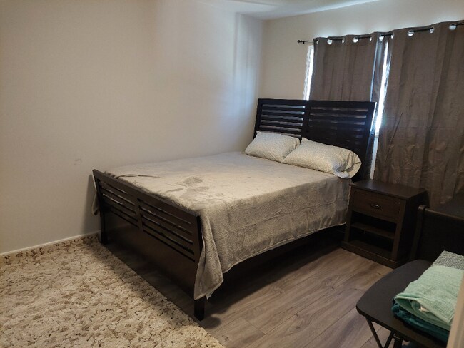 Photo - 1650 E 220th St