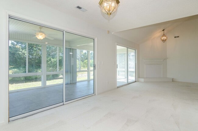 Photo - 340 Palmer Way