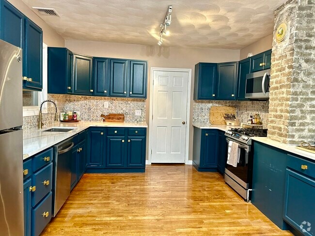 Building Photo - 30 Radcliffe Ave Unit 30 Radcliffe Ave #2 Rental