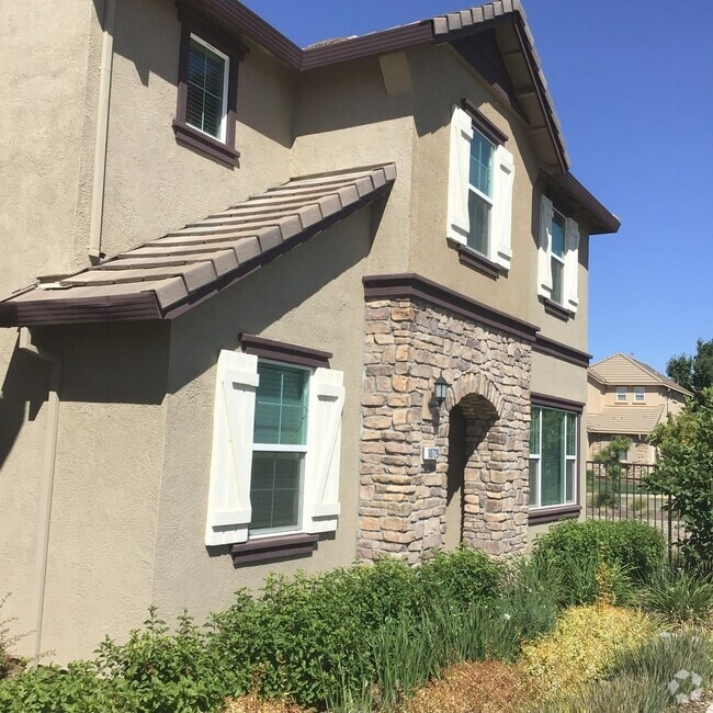 Building Photo - New home in Rancho Cordova in Veranda at S...