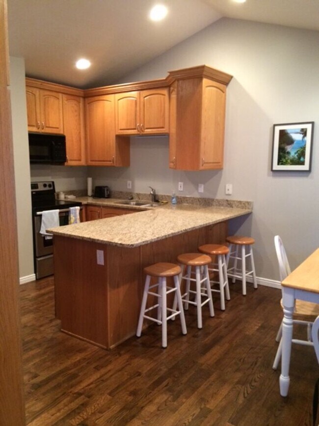 Photo - Canterwood Condo Unit 16 Unit #16 - Middle Bedroom