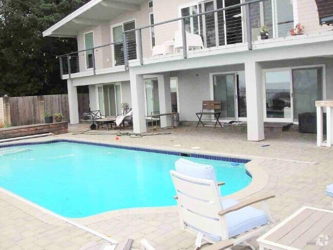 Building Photo - 5148 Paradise Dr Rental