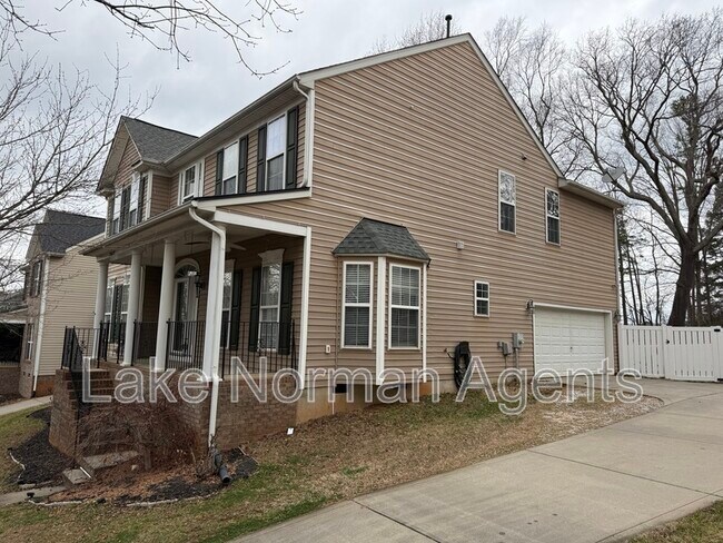 Photo - 15622 Troubadour Ln
