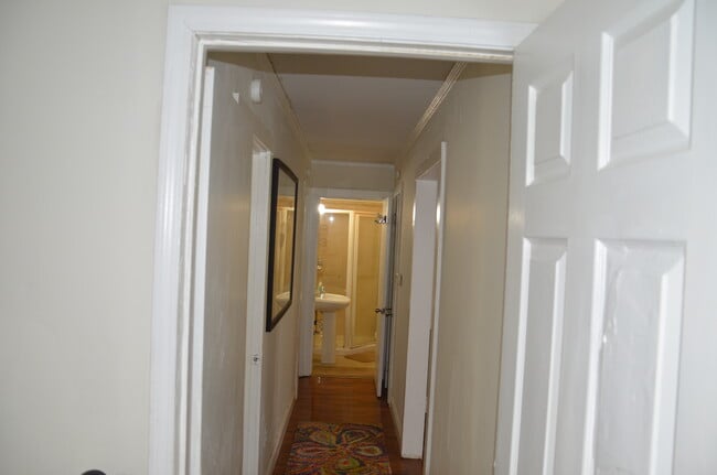 Building Photo - 115 Phipps St Rental
