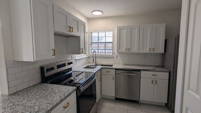 Photo - 665 Stonehenge Dr