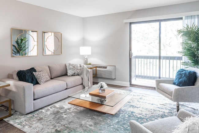 Photo - Grays Pointe Apartments