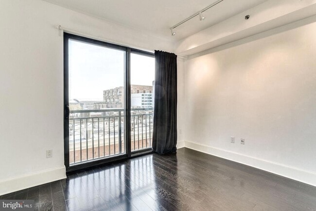 Photo - 1011 M St NW Unidad 606