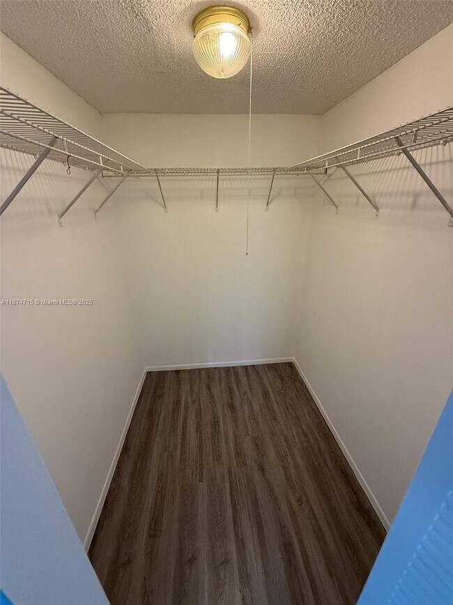 Photo - 16950 W Dixie Hwy Unidad 524