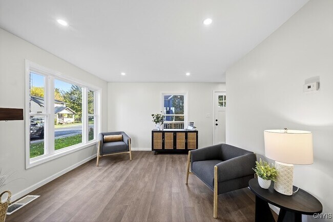 Photo - 127 E Warrington Rd