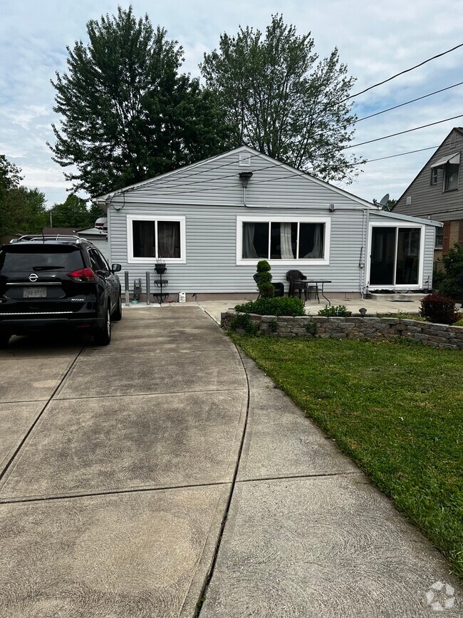 Building Photo - 6876 Franke Rd Rental