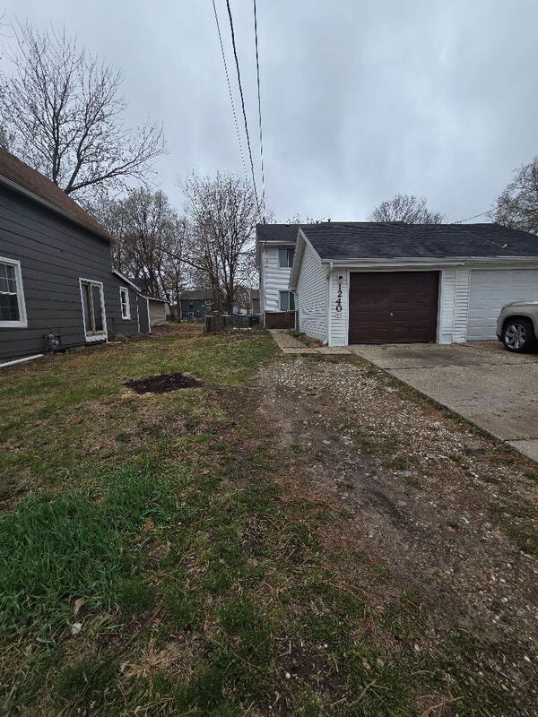 Photo - 1240 Sampson St