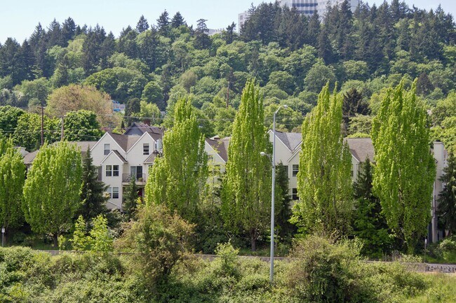 Hoodview Apartments