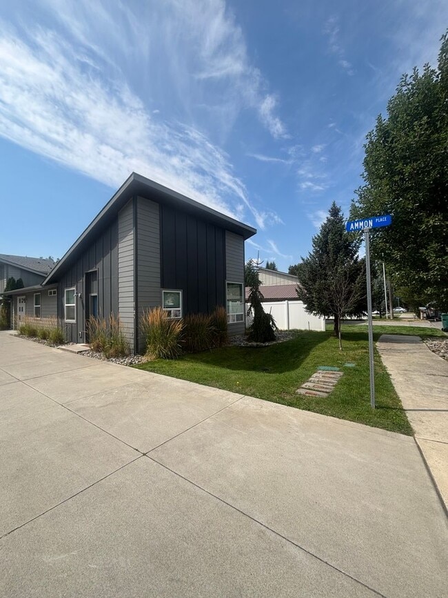 Photo - 1721 Ammon Pl