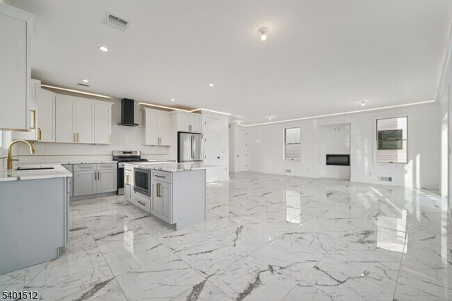 Photo - 19 Mountain Ave