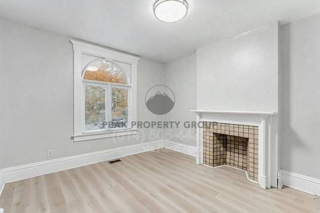 Photo - 196 W 8th Ave