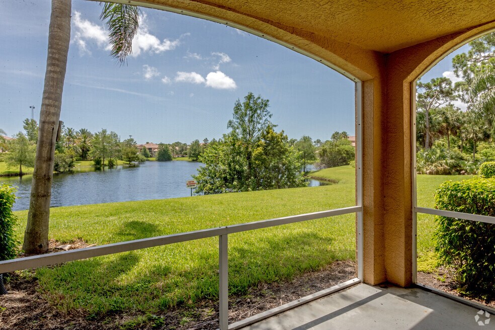 2BR,2BA - 1,065 SF