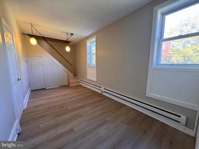 Photo - 339 W Chestnut St