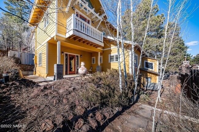 Building Photo - 907 W Summit Ave Unit (528) Studio