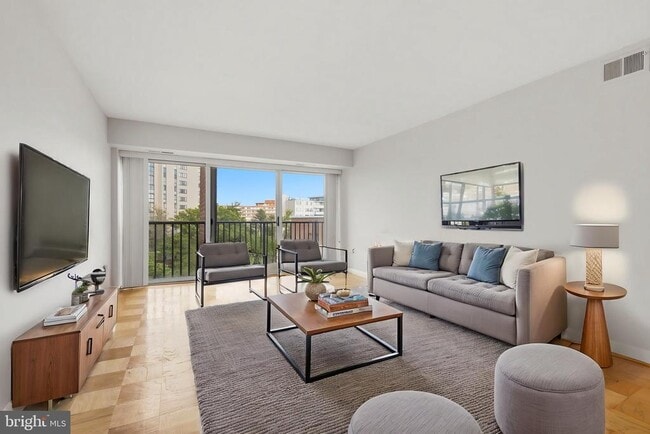Building Photo - 1300 Army Navy Dr Unit 815