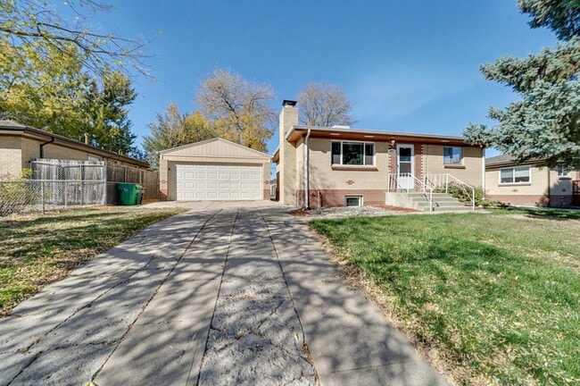 Photo - 3861 Moore St