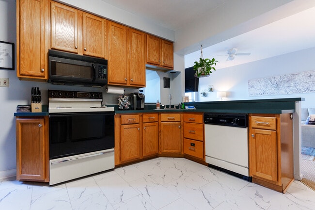 Photo - 19 Bailey Ave Unidad 17