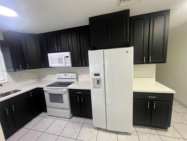 Photo - 28 E 20th St