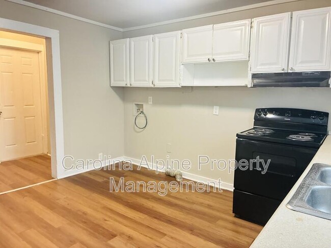 Photo - 403 S Yates St