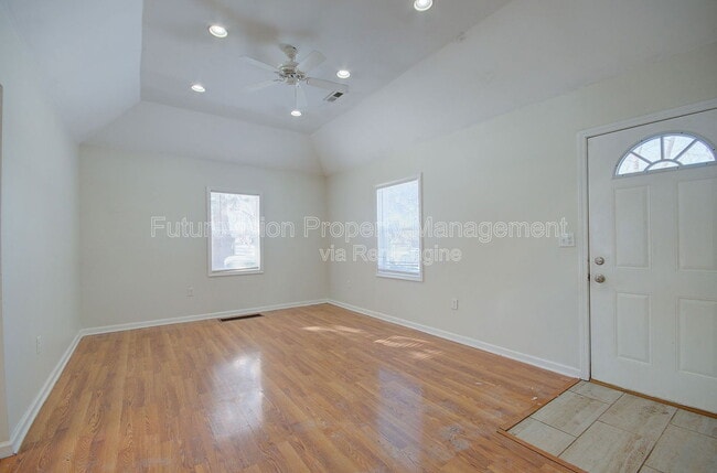 Photo - 1512 N May St