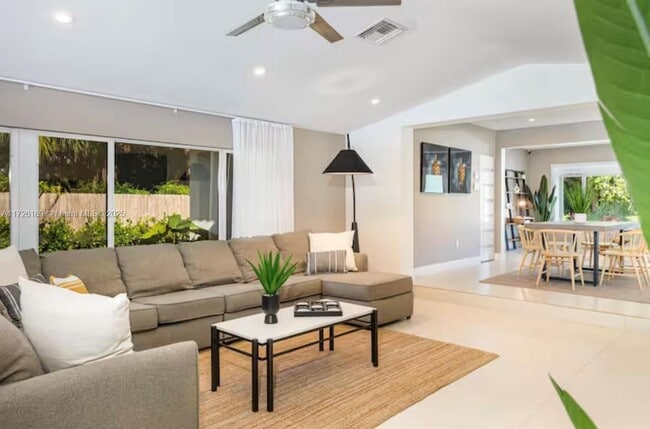 Photo - 1019 NE 115th St