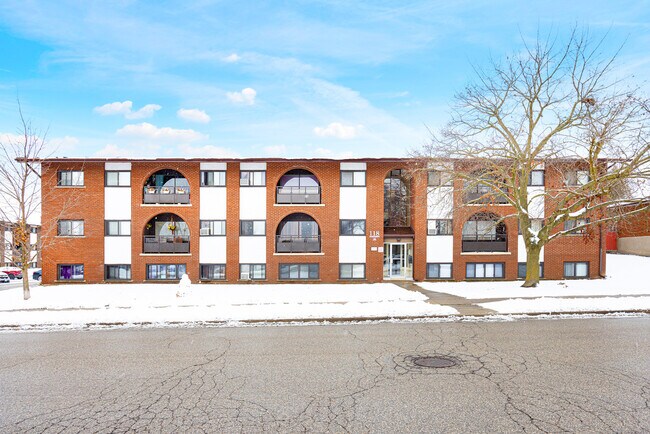 Building Photo - 118-124 Christopher Dr