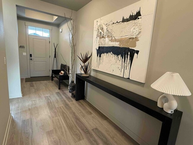 Photo - Immaculate 3-Bedroom Home with Open Layout in Crescent Creek