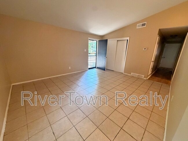 Photo - 4825 Bridgedale Ave