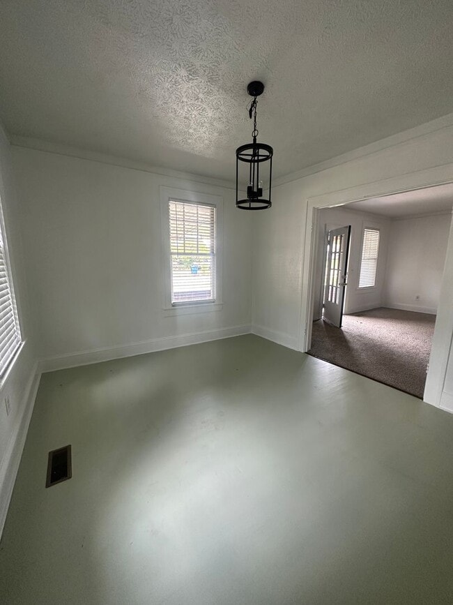 Photo - 1536 Woodstock Ave