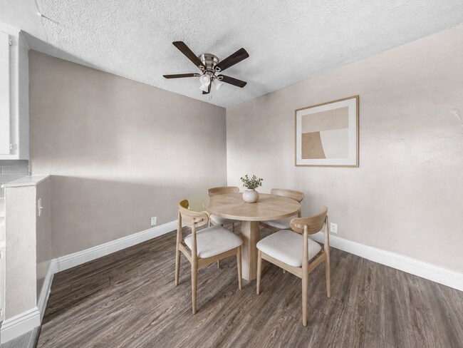 Photo - 405 W 10th St