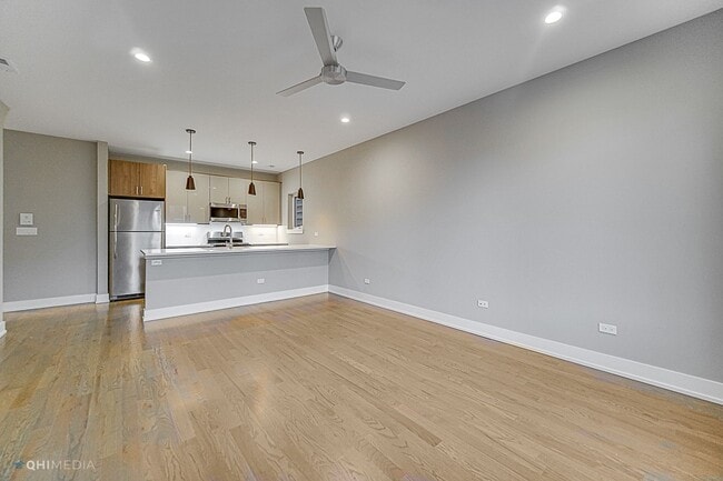 Building Photo - 1734 W 21st Pl Unit 2