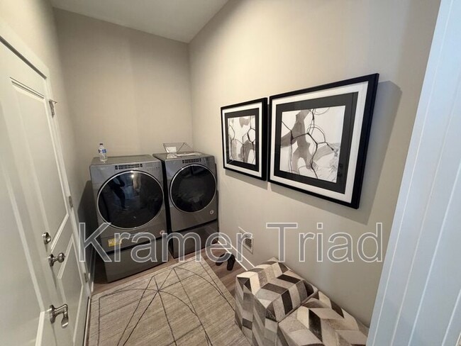 Photo - 7889 Arimoore Dr
