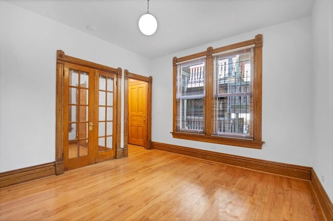 Photo - 859 W Fletcher St