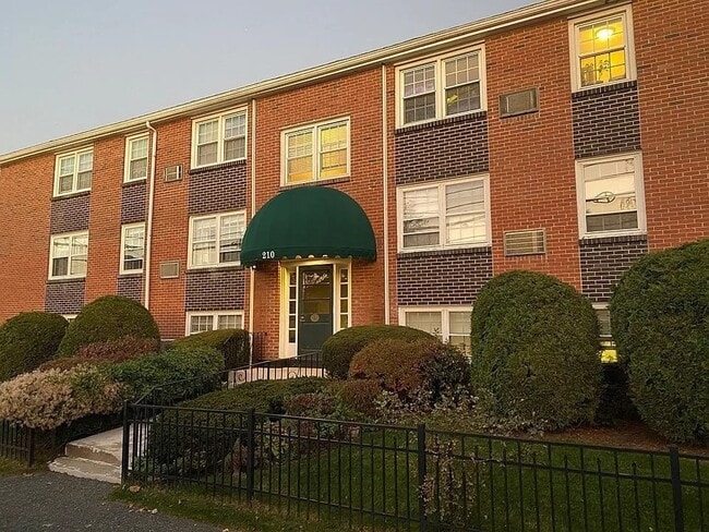 Building Photo - 210 Hillside Ave Unit 12A