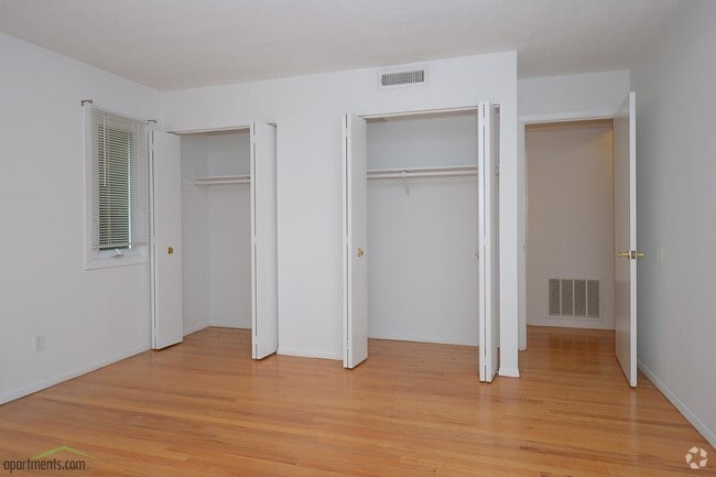 Bedroom - Hamden Centre