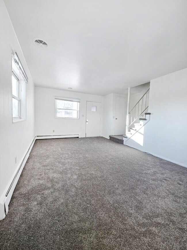 Photo - 806 8th St N