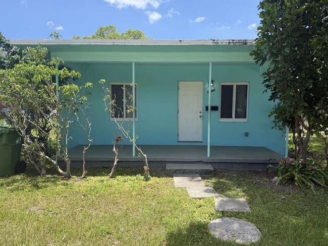 Building Photo - Freshly rehabbed, centrally located 2/1!