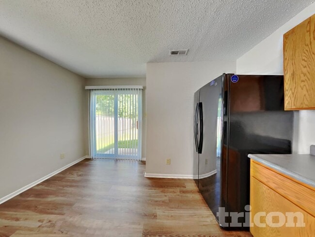 Photo - 8902 Hosta Way