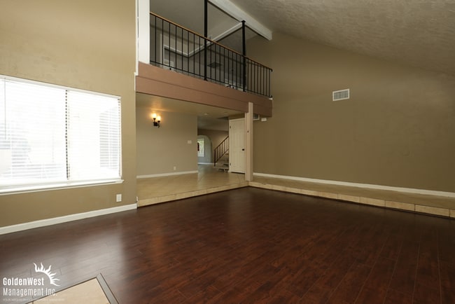 Photo - Spacious 4Bdm 2.5Ba Home with Loft in Las Vegas