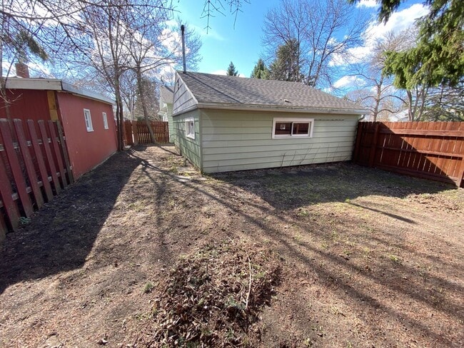 Photo - 4 Bed 2 Bath House! Fenced in yard!