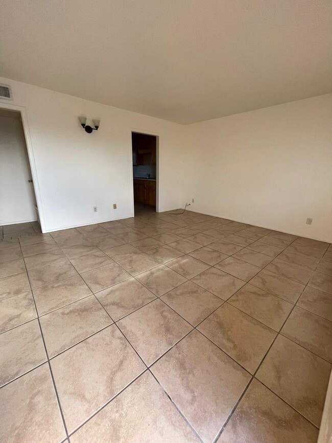 pay-1825 - pay-1825 Apartment Unit 2