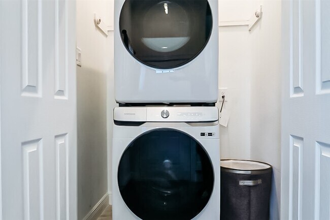 Photo - 5205 Bataan Rd Unit B