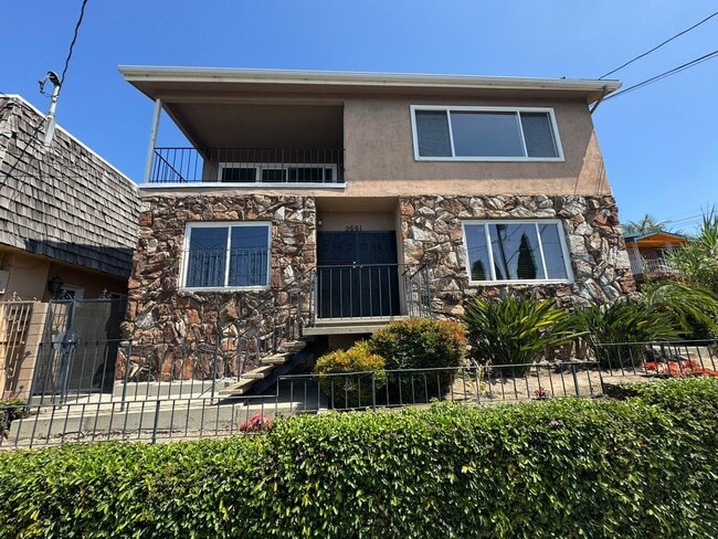 Building Photo - 1073R Unit #1 Rental